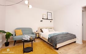 Brand New Lovely Studio Near Metro Station