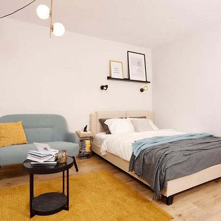 Brand New Lovely Studio Near Metro Station Бухарест Екстер'єр фото