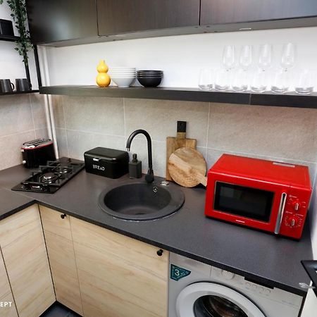 Brand New Lovely Studio Near Metro Station Бухарест Екстер'єр фото