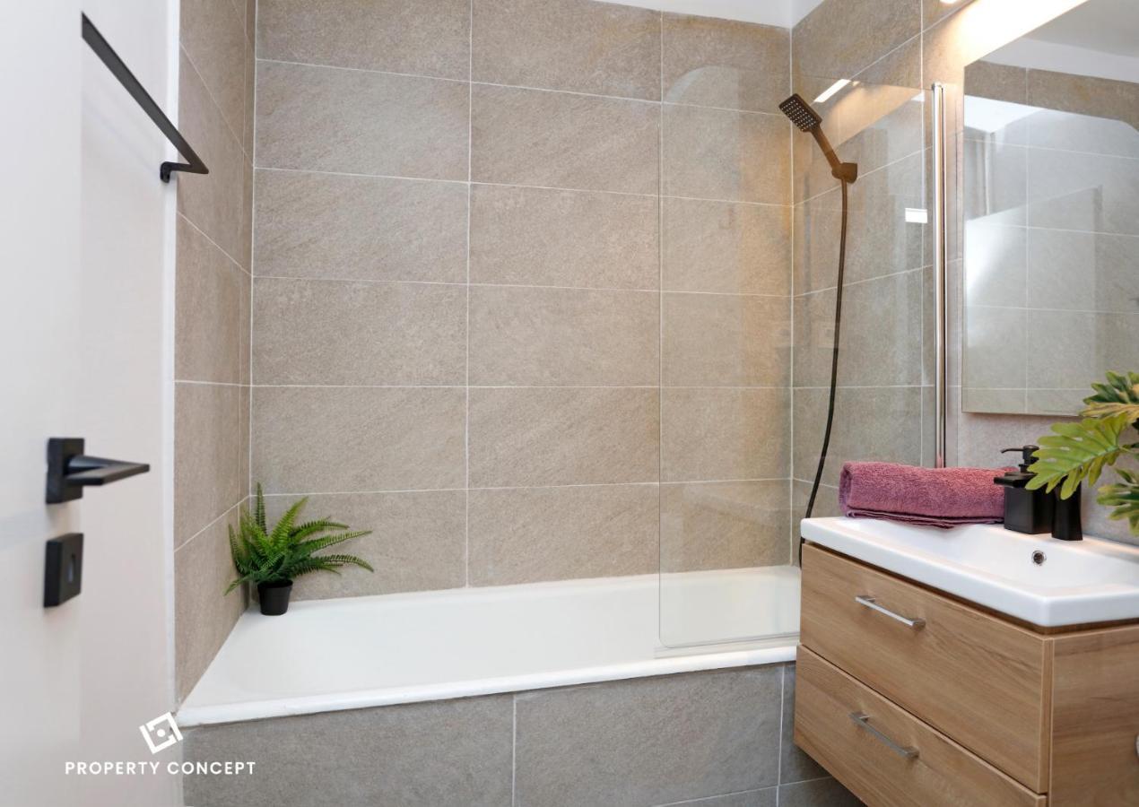 Brand New Lovely Studio Near Metro Station Бухарест Екстер'єр фото